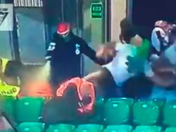 a lo panadero napolitano: hinchas del legia varsovia tiraron gas pimienta en la tribuna a lo panadero napolitano: hinchas del legia varsovia tiraron gas pimienta en la tribuna