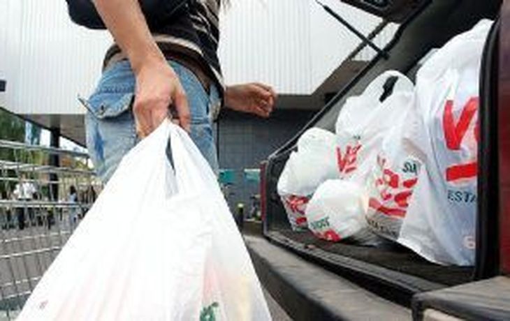Los súper no deberían cobrar las nuevas bolsas ecológicas