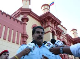 Maduro denunció un complot de la CIA para matar a Capriles
