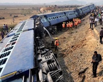 Al menos 36 muertos por un choque de trenes en Egipto: Crédito: theshillongtimes.com