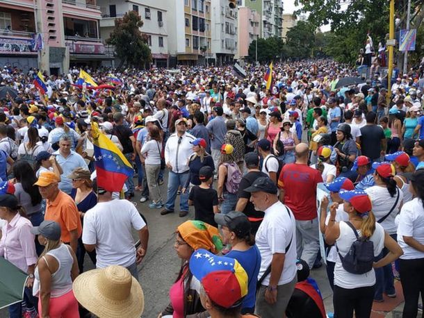 Venezuela: oficialismo y oposición se movilizaron este sábado en todo el país
