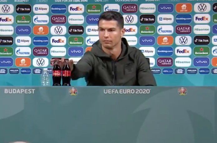 Un gesto de Cristiano Ronaldo le hace perder millones de dólares a marca de gaseosas