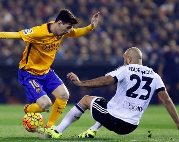 Barcelona no lo pudo cerrar y el Valencia le empató sobre el final en Mestalla