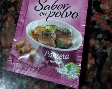 ¿Le gustó o no le gustó? Confundió jugo en polvo con sabor a panceta y su hija lo escrachó en Twitter