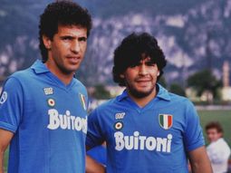 napoli recuerda y celebra: a 29 anos del primer titulo, de la mano de maradona napoli recuerda y celebra: a 29 anos del primer titulo, de la mano de maradona