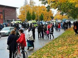 suecia: un hombre enmascarado ataco una escuela con un sable y mato a un profesor suecia: un hombre enmascarado ataco una escuela con un sable y mato a un profesor