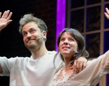 El tenso momento de Gime Accardi y Andrés Gil a la salida del teatro