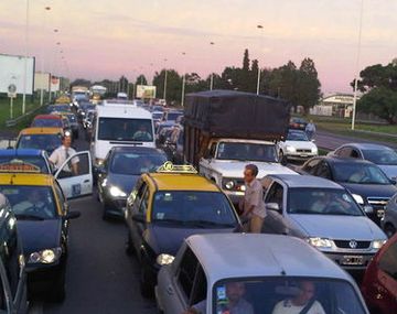 Caos en la AU Richieri: vecinos reclaman por la falta de luz