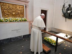 El Papa Francisco canonizó a Jacinta y Francisco el 13 de mayo del 2017 en Fátima. El Papa Francisco canonizó a Jacinta y Francisco el 13 de mayo del 2017 en Fátima.