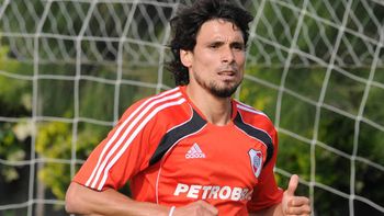 escandalo en river: futbolistas de la reserva no tienen ropa escandalo en river: futbolistas de la reserva no tienen ropa