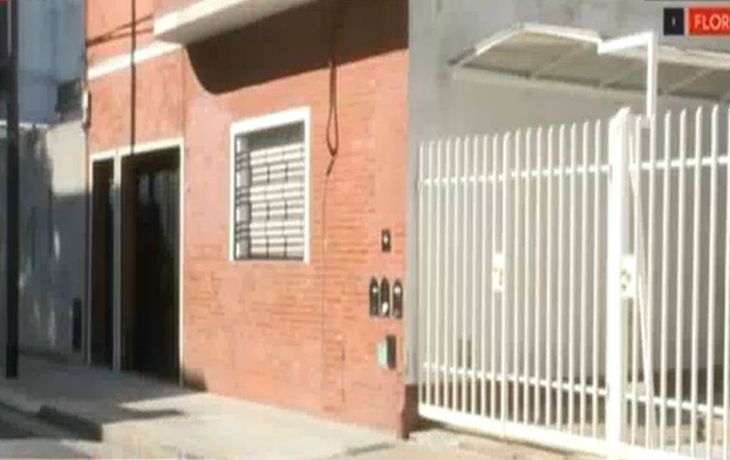 El hombre fue baleado en la puerta de su casa
