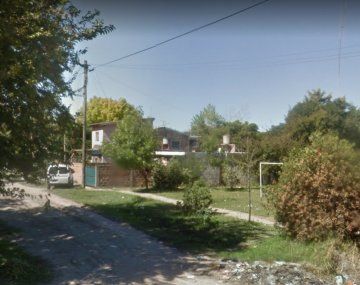 Asesinan de tres puñaladas a una mujer y detienen a su hijo