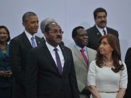 cristina kirchner y barack obama se saludaron en la foto oficial de la cumbre cristina kirchner y barack obama se saludaron en la foto oficial de la cumbre