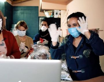 Voluntarias del comedor Esperanza Kilme, de la localidad bonaerense de Quilmes se videollamaron con Alberto Fern&aacute;ndez y Fabiola Y&aacute;&ntilde;ez