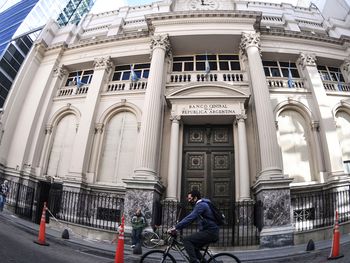Denunciaron a autoridades del Central por prohibir venta de pasajes en cuotas
