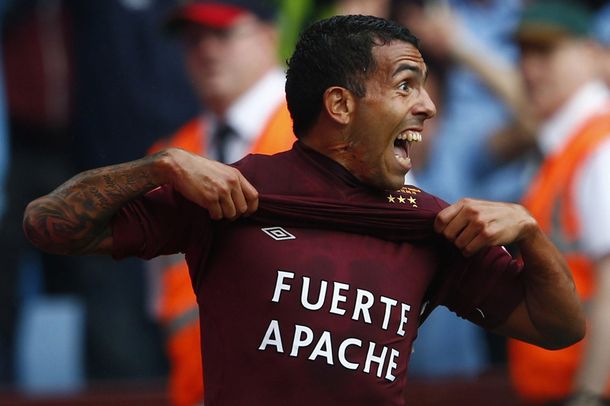 Tevez demostró su particular inglés en una entrevista