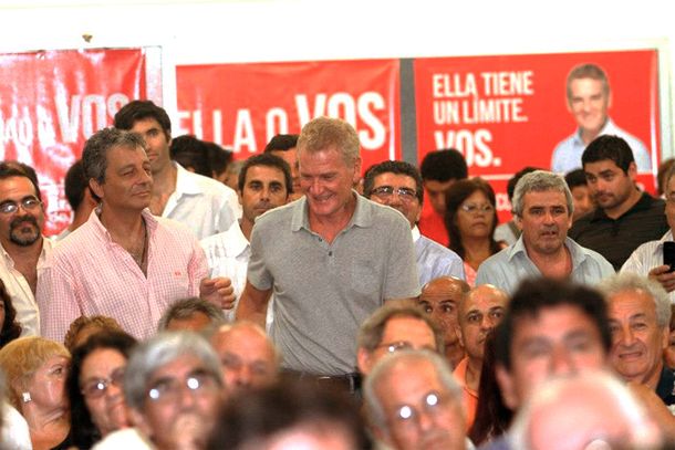 La justicia ratificó el freno a la campaña Ella o vos de De Narváez