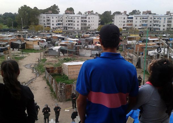 Todas las imágenes del desalojo de la villa Papa Francisco en Lugano