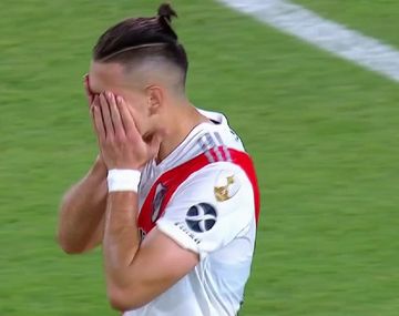 Polémico penal para River: Borré lo pateó al cuerpo del arquero 