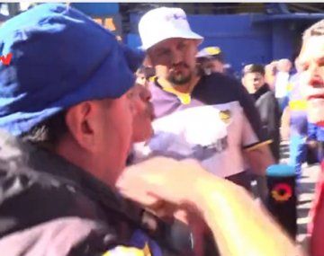 Hinchas de Boca agreden en vivo a un periodista tras la derrota con River