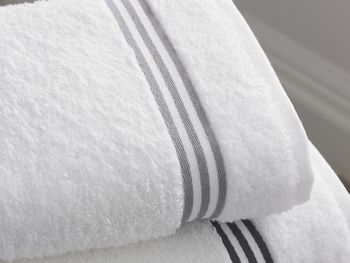 Este truco casero viral en TikTok explica cómo dejar las toallas suaves, limpias y con un rico olor.&nbsp;