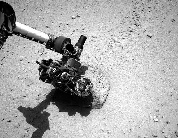 Curiosity tocó por primera vez una extraña roca en Marte