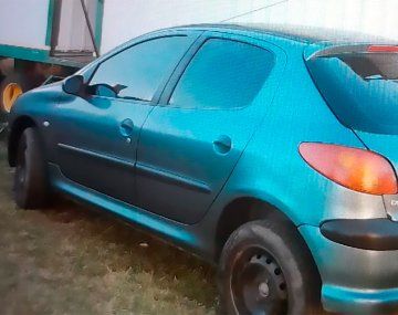 El auto que robaron los delincuentes en la Ruta N°34 a la altura de La Banda, Santiago del Estero