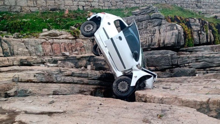 VIDEO: Así fue el accidente del auto que cayó 4 metros al vacío en Mar del Plata