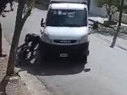 Conmoción en Azul: un camionero cruzó y encerró a un motociclista para matarlo instantáneamente Conmoción en Azul: un camionero cruzó y encerró a un motociclista para matarlo instantáneamente