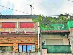 El dispositivo corona esta casa platense para sorpresa de todos los que pasan por ahí El dispositivo corona esta casa platense para sorpresa de todos los que pasan por ahí