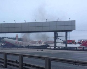 Moscú: cuatro muertos al despistar e incendiarse un avión
