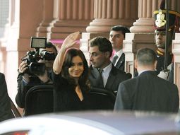 La Presidenta volvió a la Casa Rosada y mantuvo reuniones con funcionarios