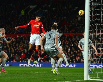 El Manchester United le ganó al Burnley y se acerca a la cima de la Premier