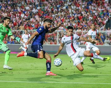 Contundente victoria de Unión sobre Newells para no perderle pisada a los de arriba