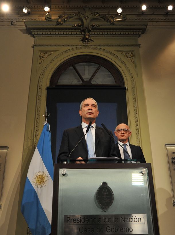 El Gobierno denuncia una operación político-mediática contra el proceso electoral