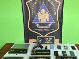 identificaron a un alumno de 16 anos que amenazo con perpetrar una masacre en un colegio: tenia armas en su casa identificaron a un alumno de 16 anos que amenazo con perpetrar una masacre en un colegio: tenia armas en su casa