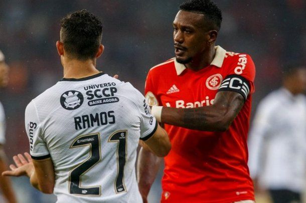 Un jugador de Corinthians fue detenido por una actitud racista antes del partido con Boca