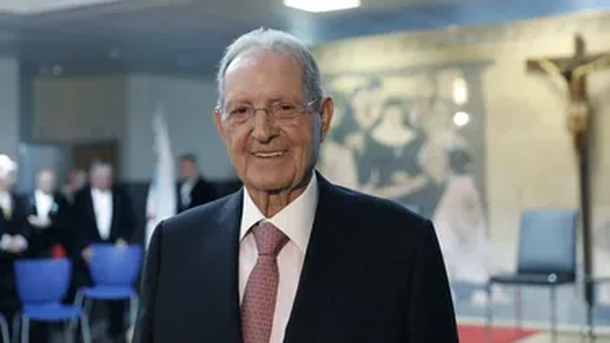 Olegario Vázquez Raña