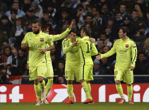 El Barcelona ganó en Manchester y definirá su pase a cuartos en casa