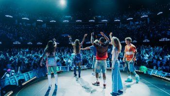 alejo igoa llevo su universo digital al escenario y desato una fiesta en el movistar arena alejo igoa llevo su universo digital al escenario y desato una fiesta en el movistar arena