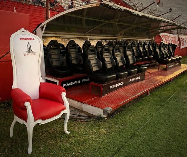 Huracán le preparó un trono al rey del fútbol mundial