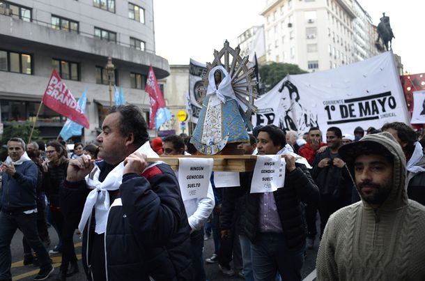 Masiva marcha a Plaza de Mayo