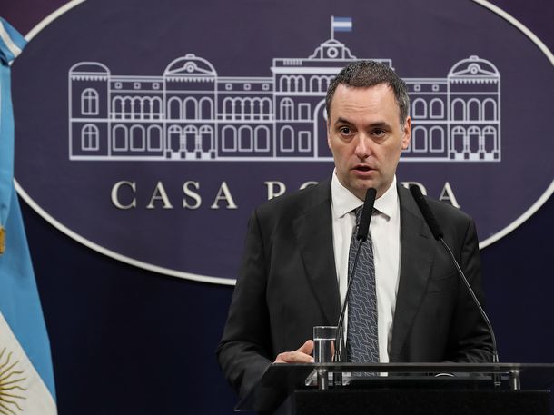 Manuel Adorni anunció que la quita de subsidios se dará a conocer en enero