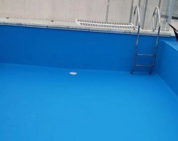 La pileta tiene 50 centímetros de profundidad y quieren ¡poner un guardavidas!