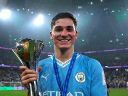 El récord histórico de Julián tras consagrarse campeón con Manchester City