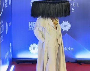 El jugado look de Marilina Bertoldi en los Premios Gardel.