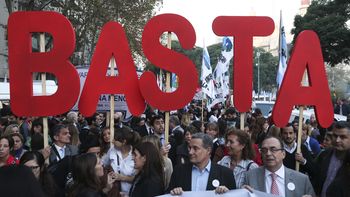 numeros que asustan: menos del 40% de las mujeres que sufren violencia de genero busca ayuda numeros que asustan: menos del 40% de las mujeres que sufren violencia de genero busca ayuda