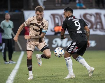 Deportivo Riestra aguantó con un menos y rescató un empate en su visita a Platense