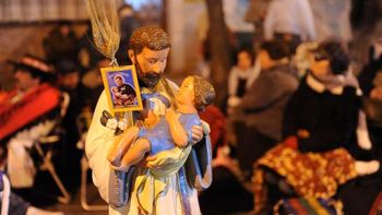 renovada muestra de fe: miles de fieles veneran a san cayetano