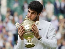 Carlos Alcaraz venció a Djokovic y se consagró campeón de Wimbledon